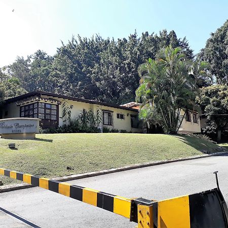 Hotel Poblado Campestre Medellin Bagian luar foto