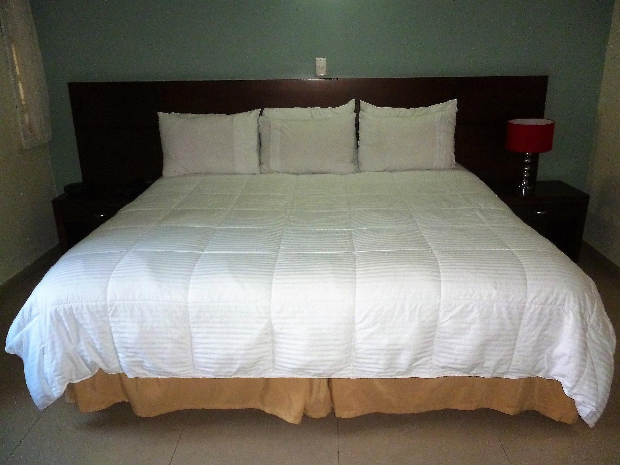 Hotel Poblado Campestre Medellin Bagian luar foto