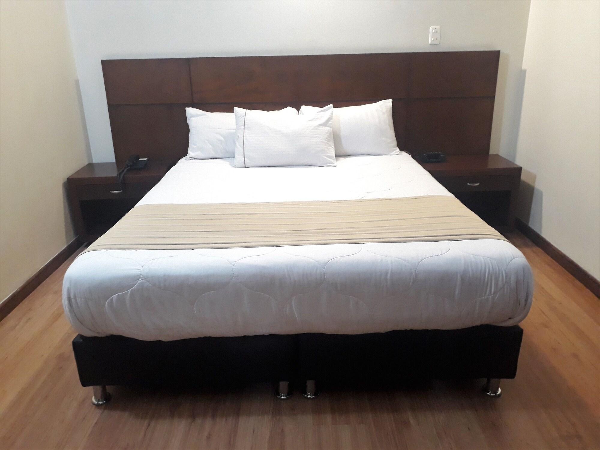 Hotel Poblado Campestre Medellin Bagian luar foto