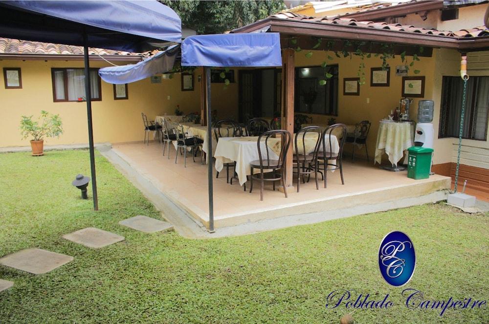 Hotel Poblado Campestre Medellin Bagian luar foto