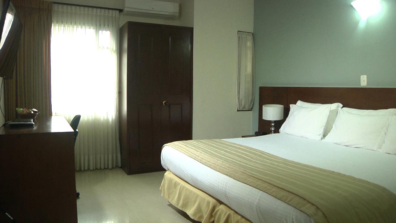 Hotel Poblado Campestre Medellin Bagian luar foto