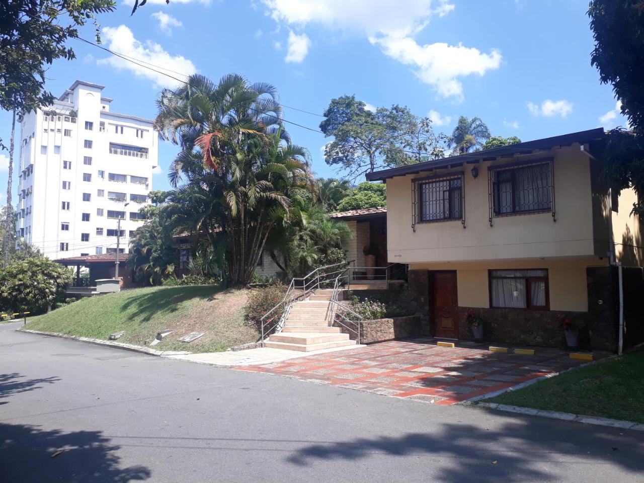 Hotel Poblado Campestre Medellin Bagian luar foto