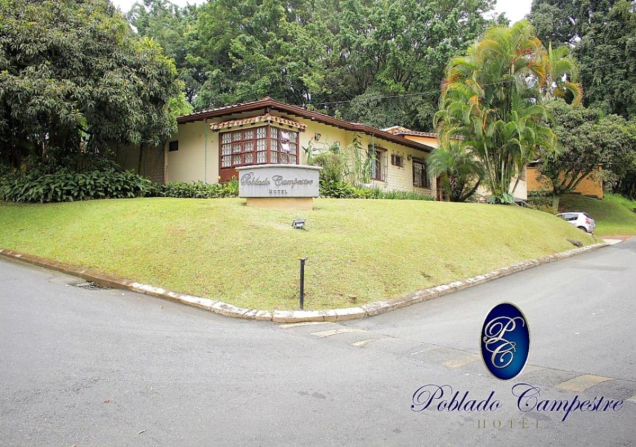 Hotel Poblado Campestre Medellin Bagian luar foto