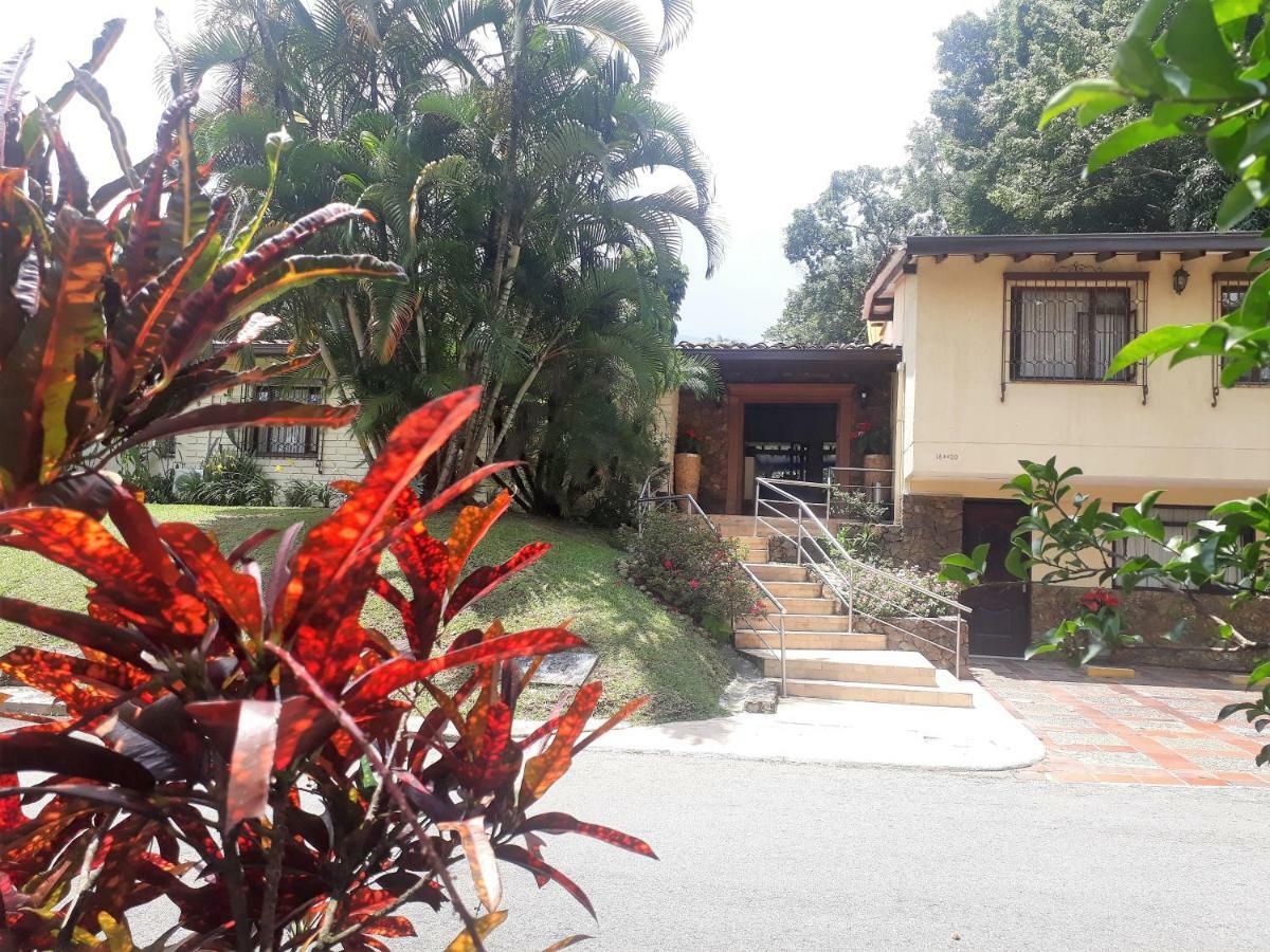 Hotel Poblado Campestre Medellin Bagian luar foto